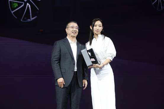 37秒破百+超快充重塑纯电轿跑标杆新阿尔彩神vll法S5上市(图2)