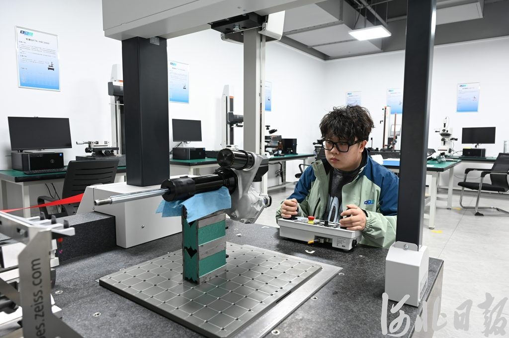彩神vll新质生产力寻访记丨这款减震器让汽车跑得稳稳的