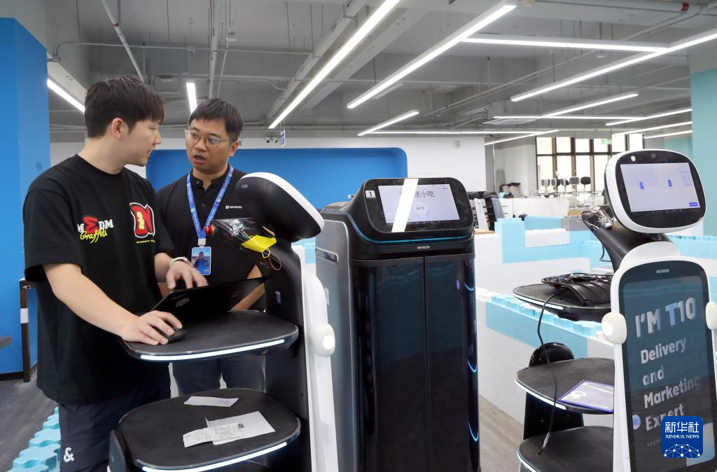 中国经济样本观察·企彩神vll业样本篇丨“智造”10万台服务机器人“小巨人”擎朗有大梦想(图3)