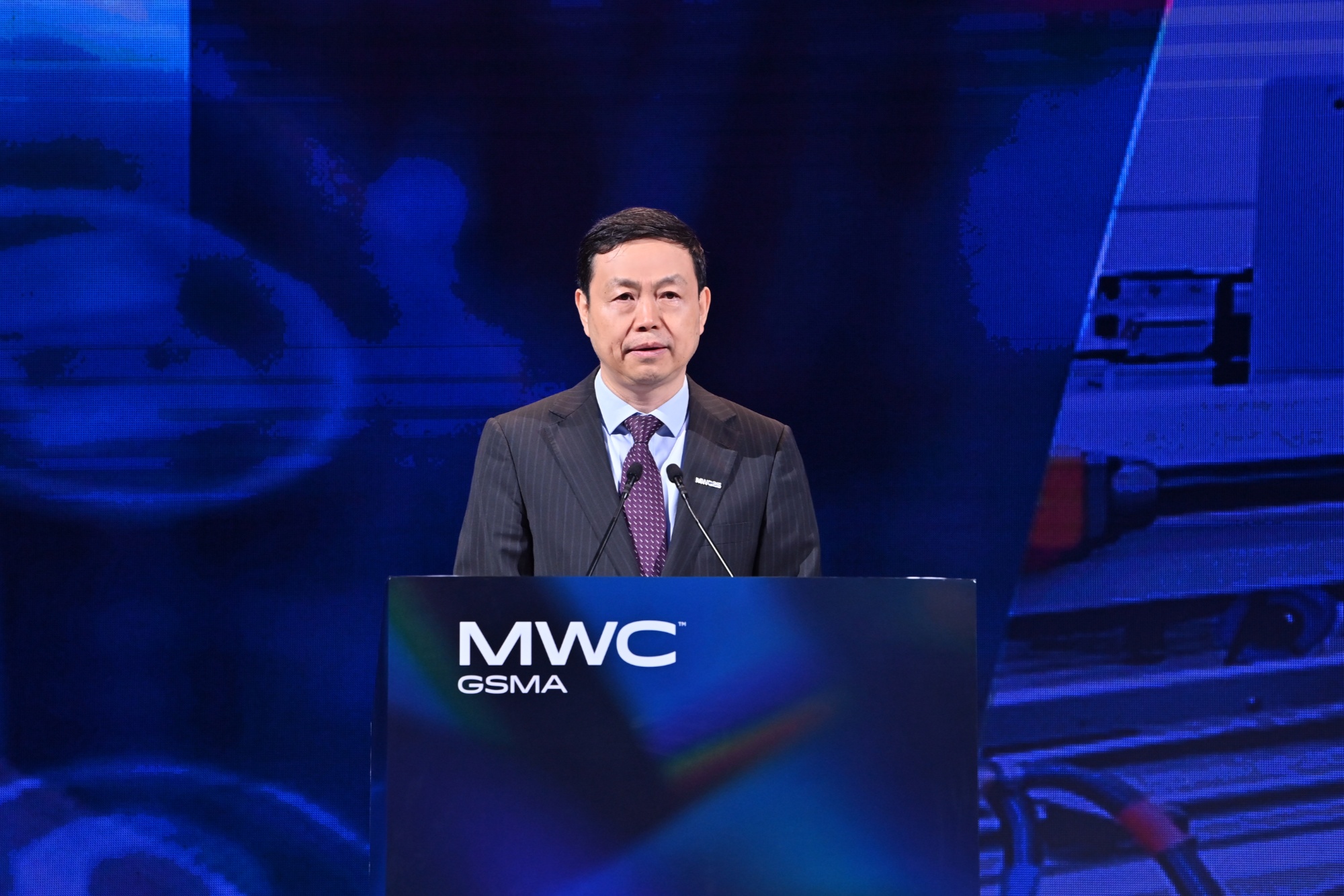 中国移动董事长杨杰：硅基生命数量将超过彩神vll人类(图1)