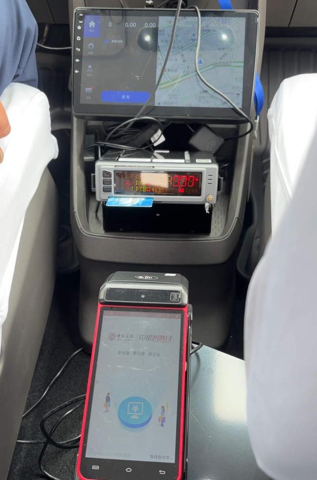 彩神vll出租车座椅可升降至车外、最多能放8个大行李箱！大众出租车6座新车型更好打到啦(图8)