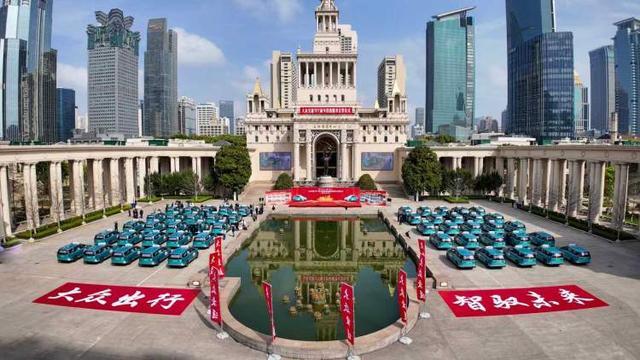 彩神vll出租车座椅可升降至车外、最多能放8个大行李箱！大众出租车6座新车型更好打到啦(图11)