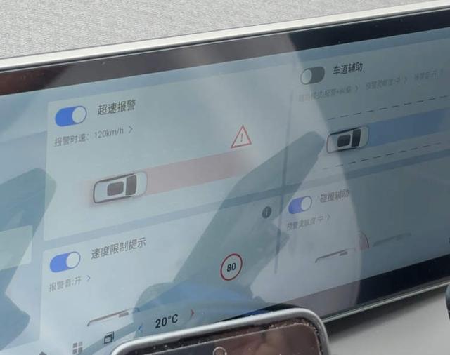 彩神vll出租车座椅可升降至车外、最多能放8个大行李箱！大众出租车6座新车型更好打到啦(图6)