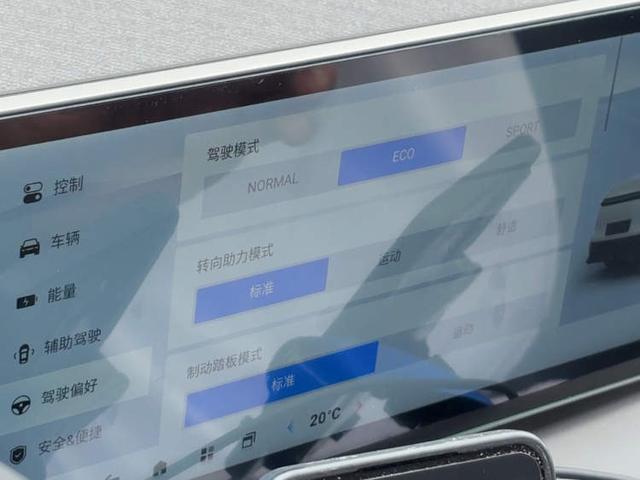 彩神vll出租车座椅可升降至车外、最多能放8个大行李箱！大众出租车6座新车型更好打到啦(图7)